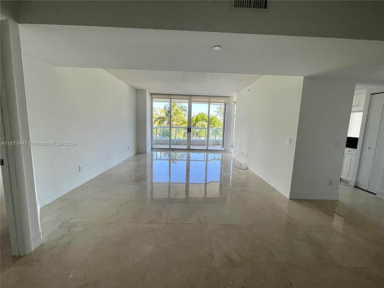 21055 Yacht Club Dr - Photo 1