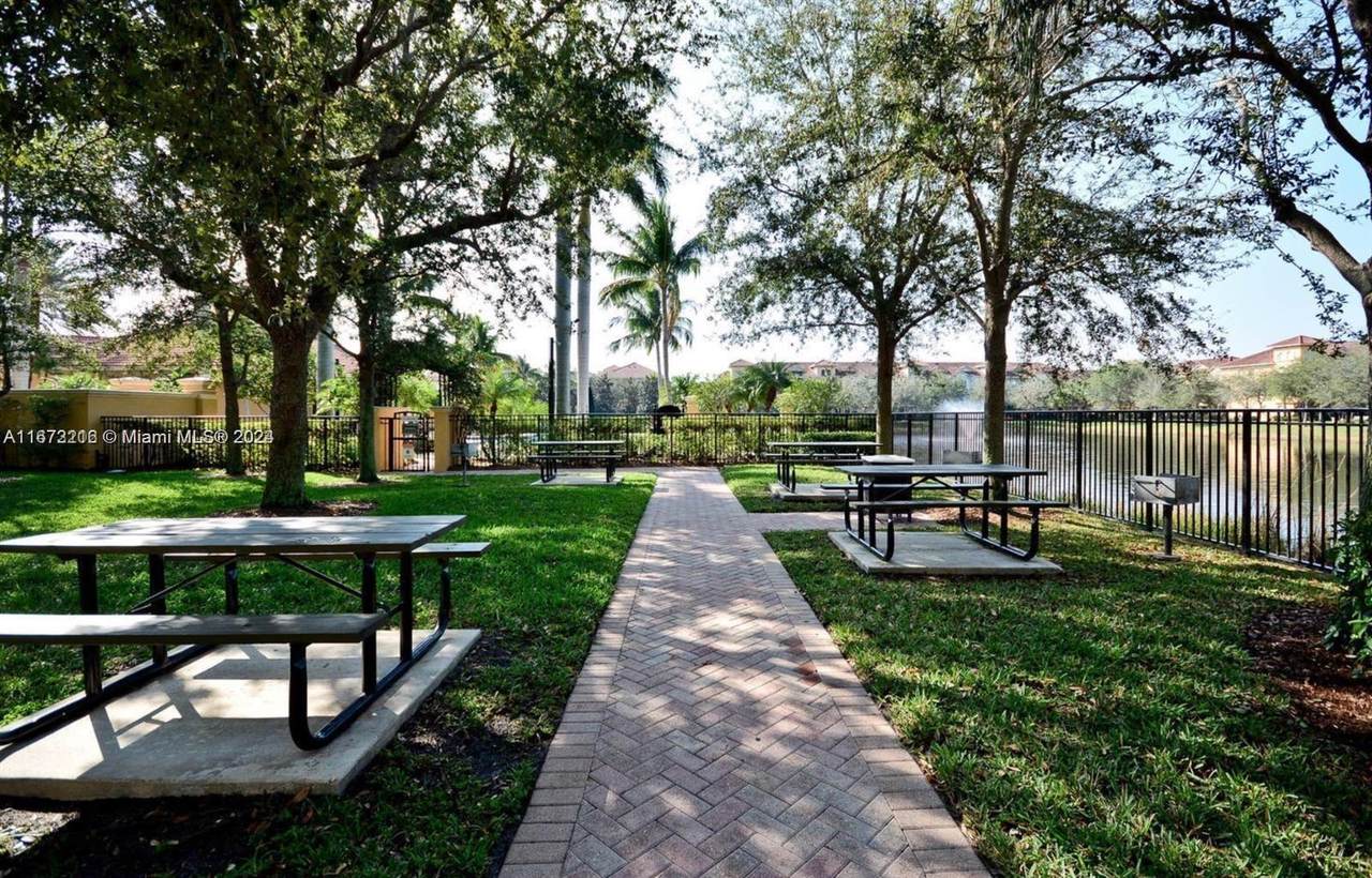 https://bt-photos.global.ssl.fastly.net/miami/1280_boomver_1_A11672216-2.jpg