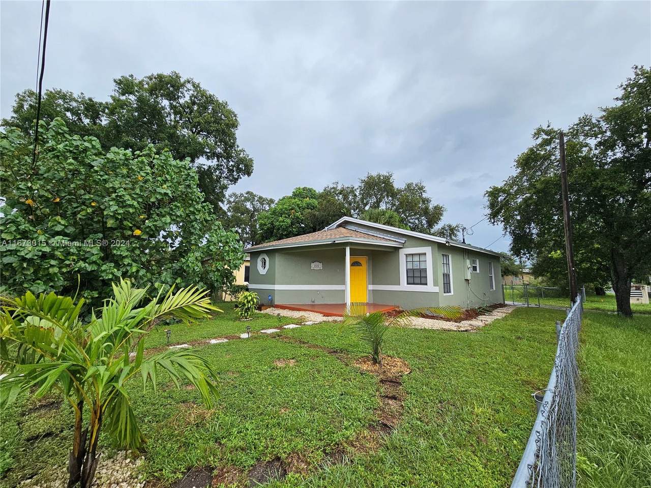 800 15th Ave - Photo 1