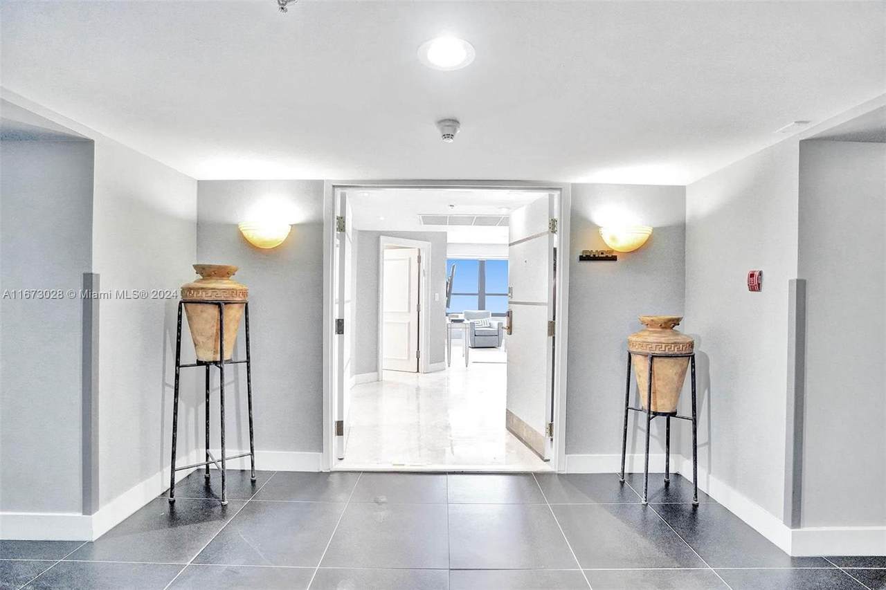 5225 Collins Ave - Photo 1