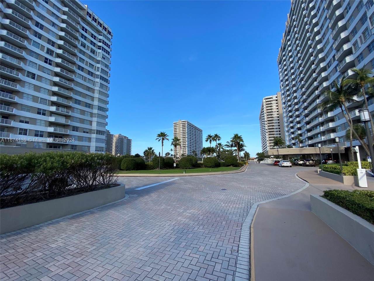 https://bt-photos.global.ssl.fastly.net/miami/1280_boomver_1_A11674139-2.jpg