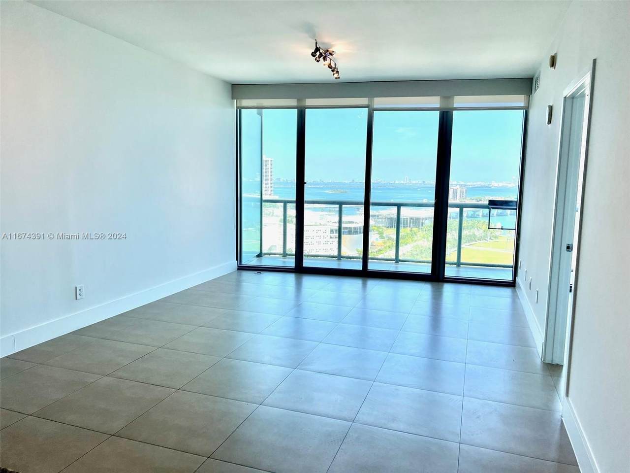 https://bt-photos.global.ssl.fastly.net/miami/1280_boomver_1_A11674391-2.jpg