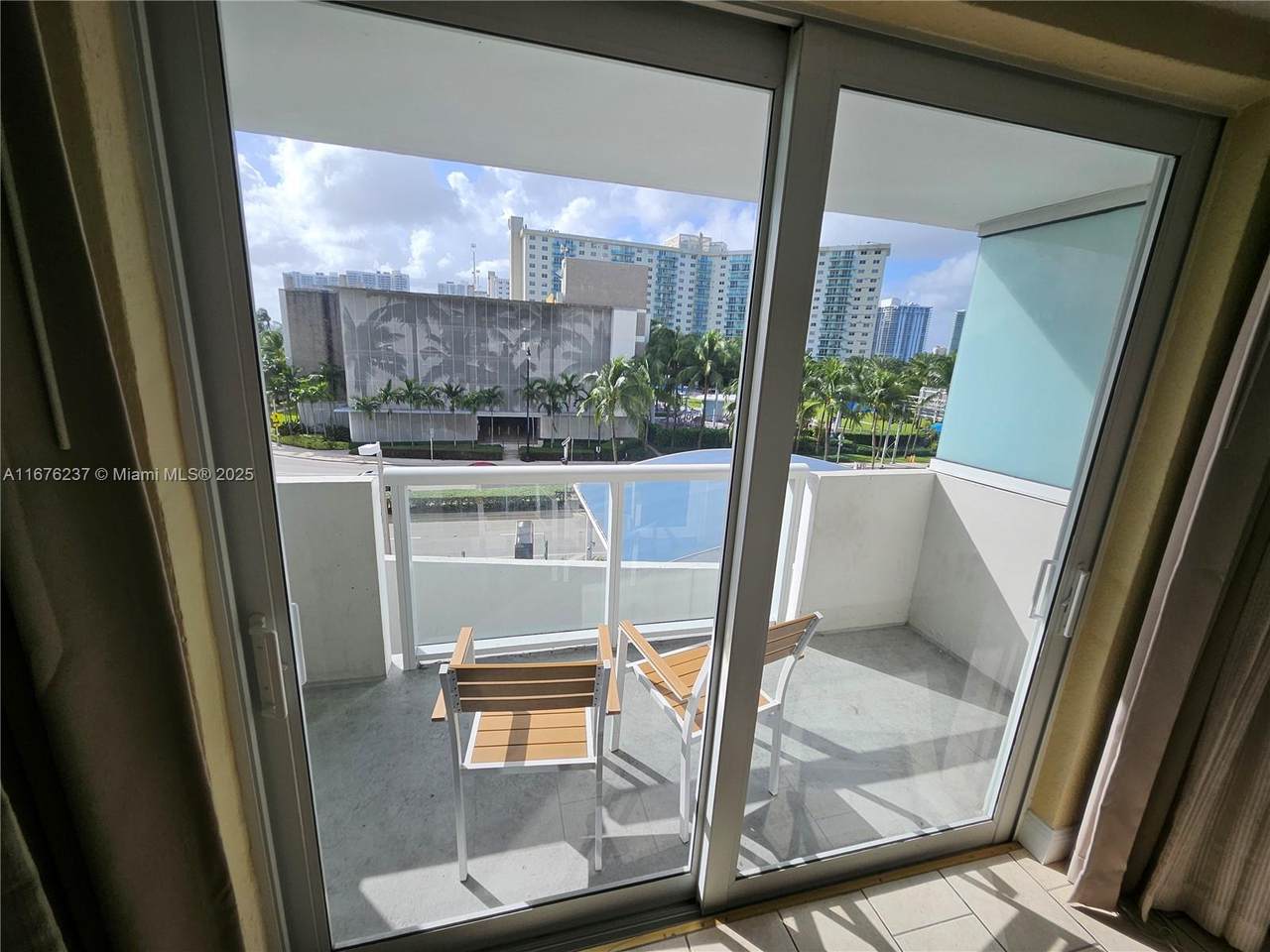 https://bt-photos.global.ssl.fastly.net/miami/1280_boomver_1_A11676237-2.jpg