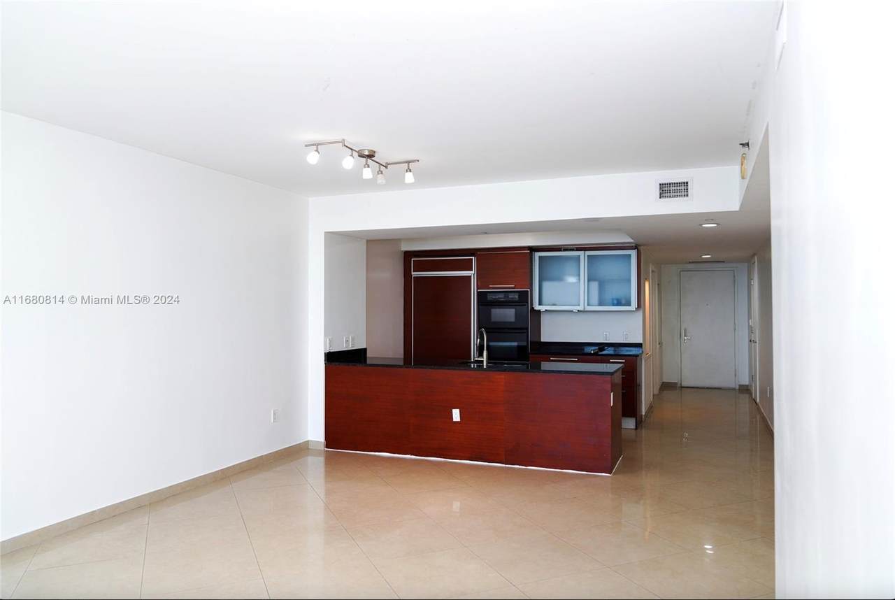 https://bt-photos.global.ssl.fastly.net/miami/1280_boomver_1_A11680814-2.jpg