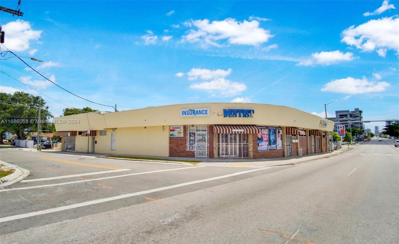 721 21st Ct - Photo 1