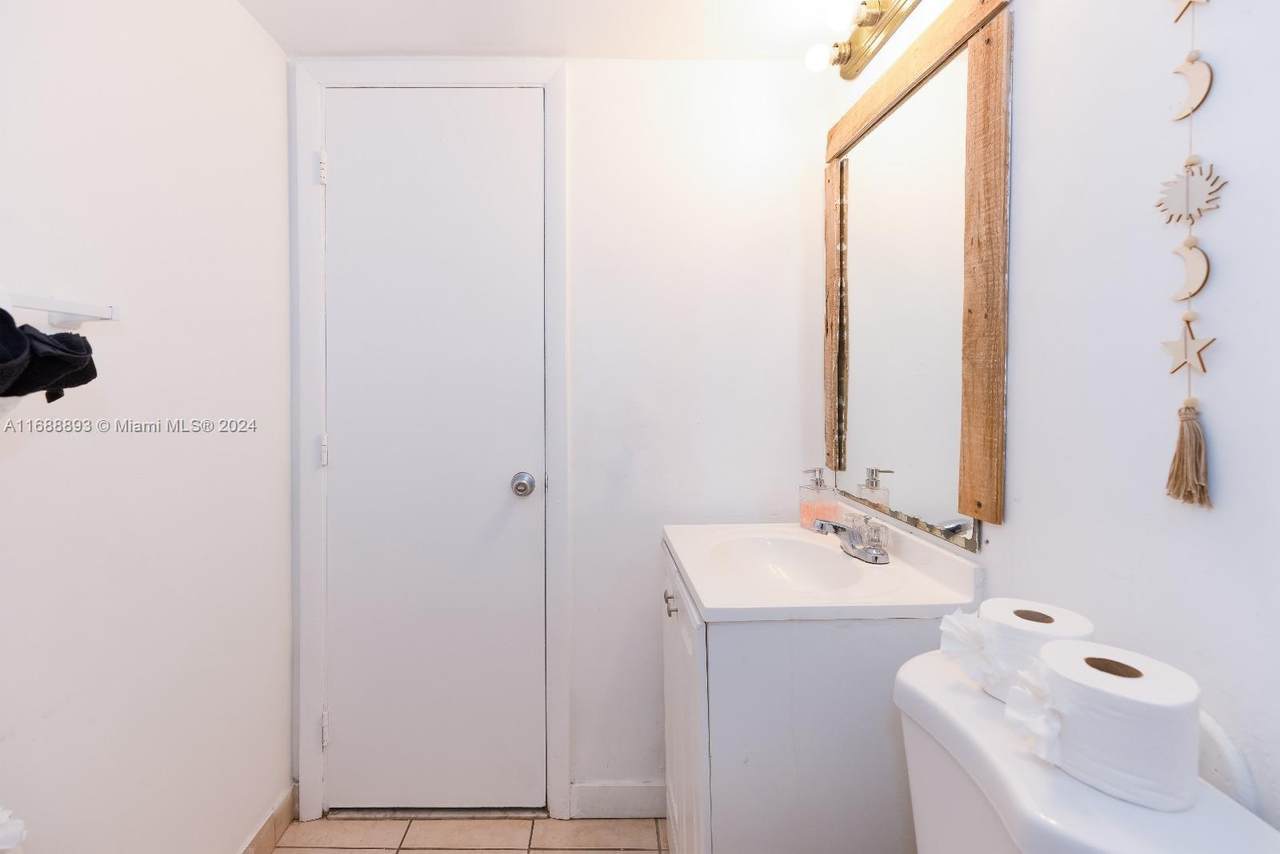 828 2nd St - Photo 1