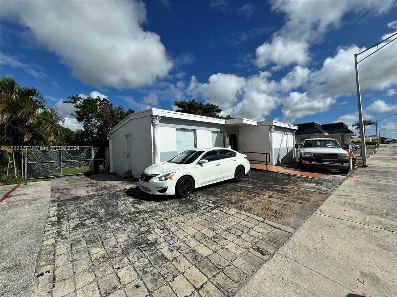 6335 Pembroke Rd - Photo 1
