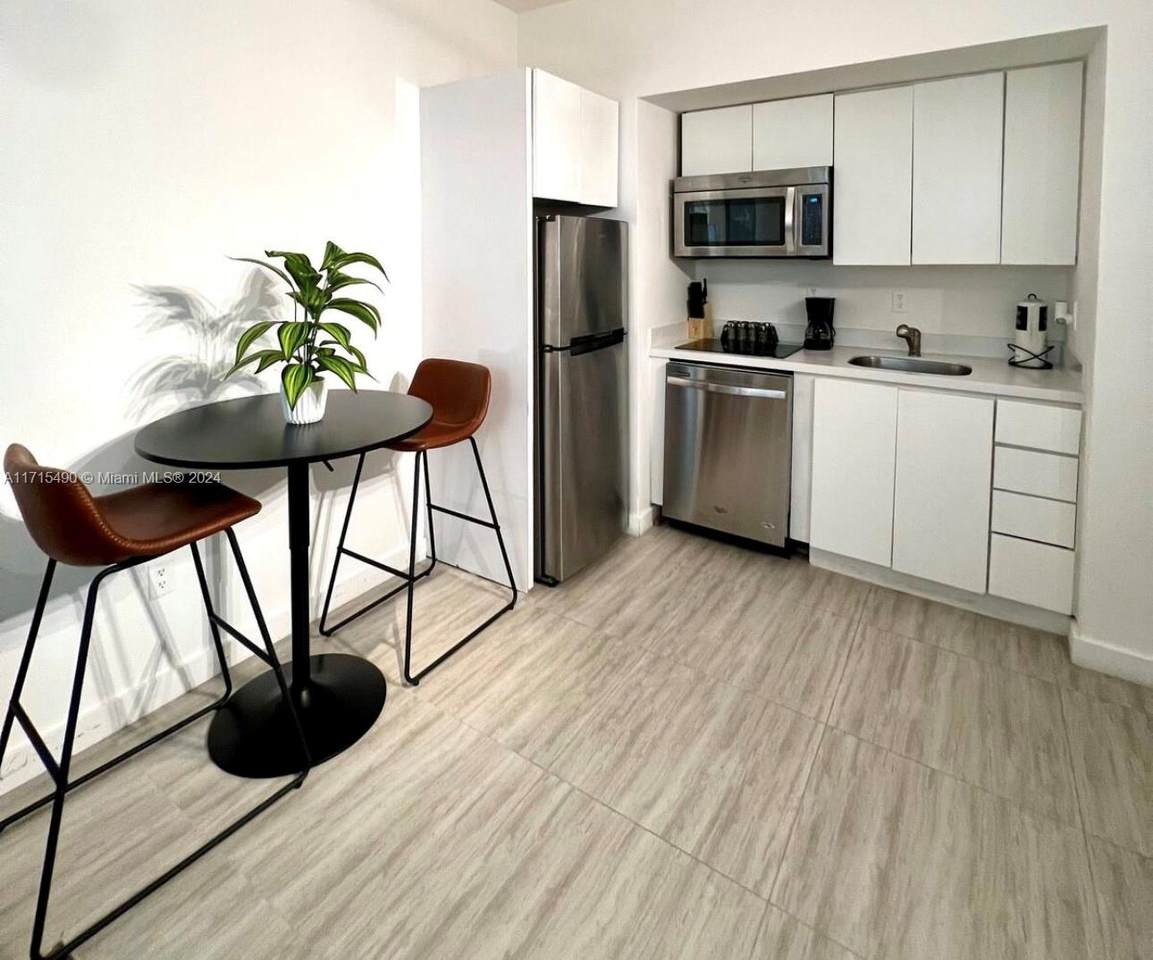 1611 Meridian Ave - Photo 1