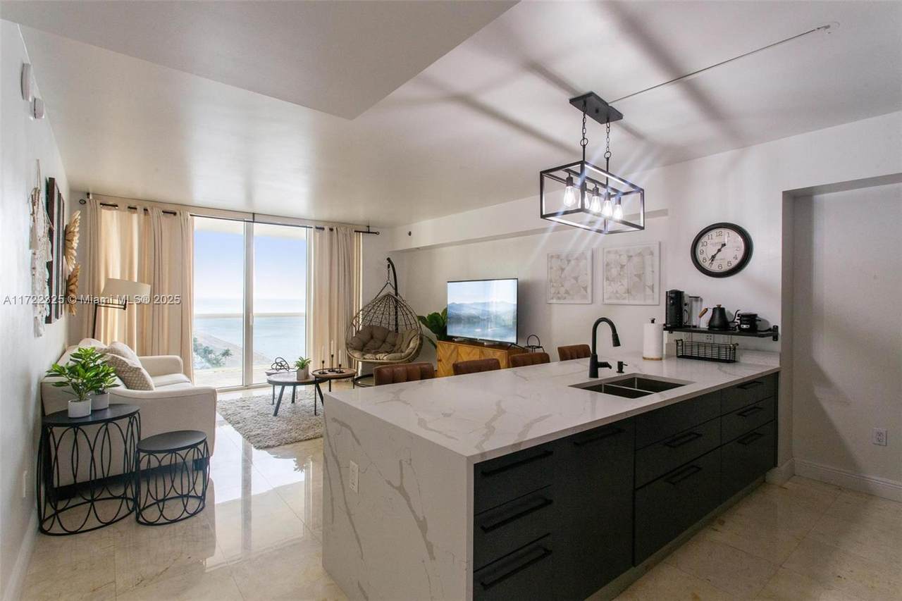 1830 Ocean Dr - Photo 1
