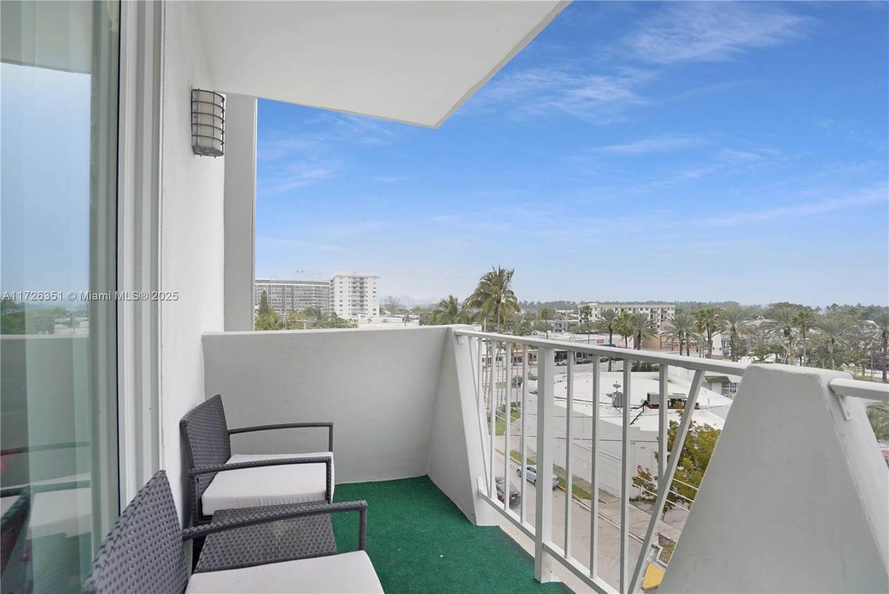 7133 Bay Dr - Photo 1