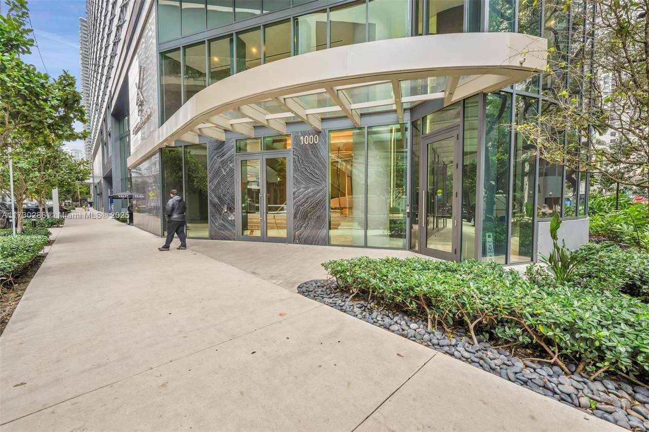 1000 Brickell Plz - Photo 1