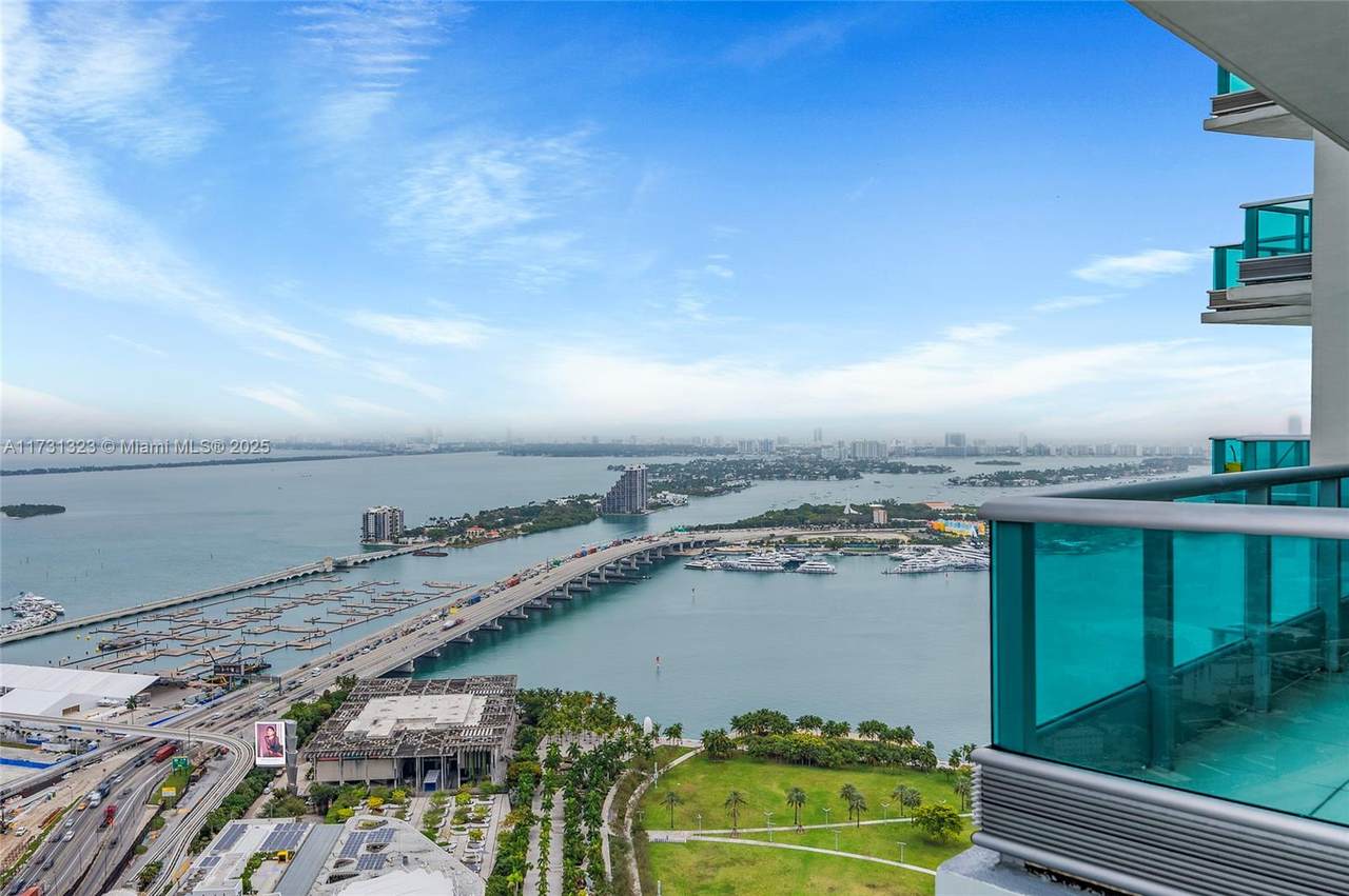 900 Biscayne Blvd - Photo 1