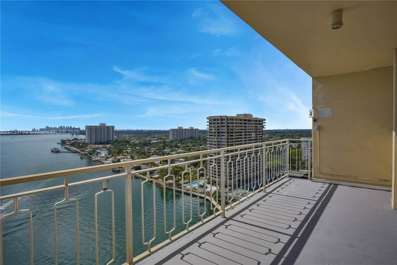 11111 Biscayne Blvd - Photo 1