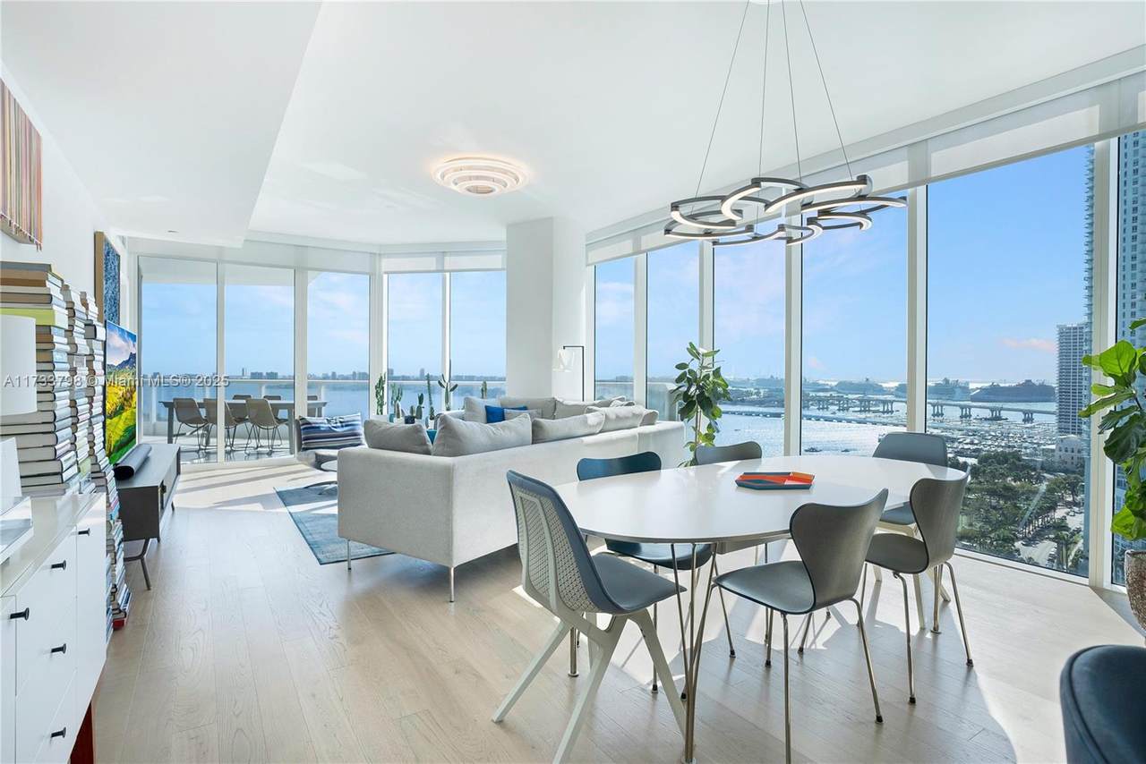 2020 Bayshore Dr - Photo 1