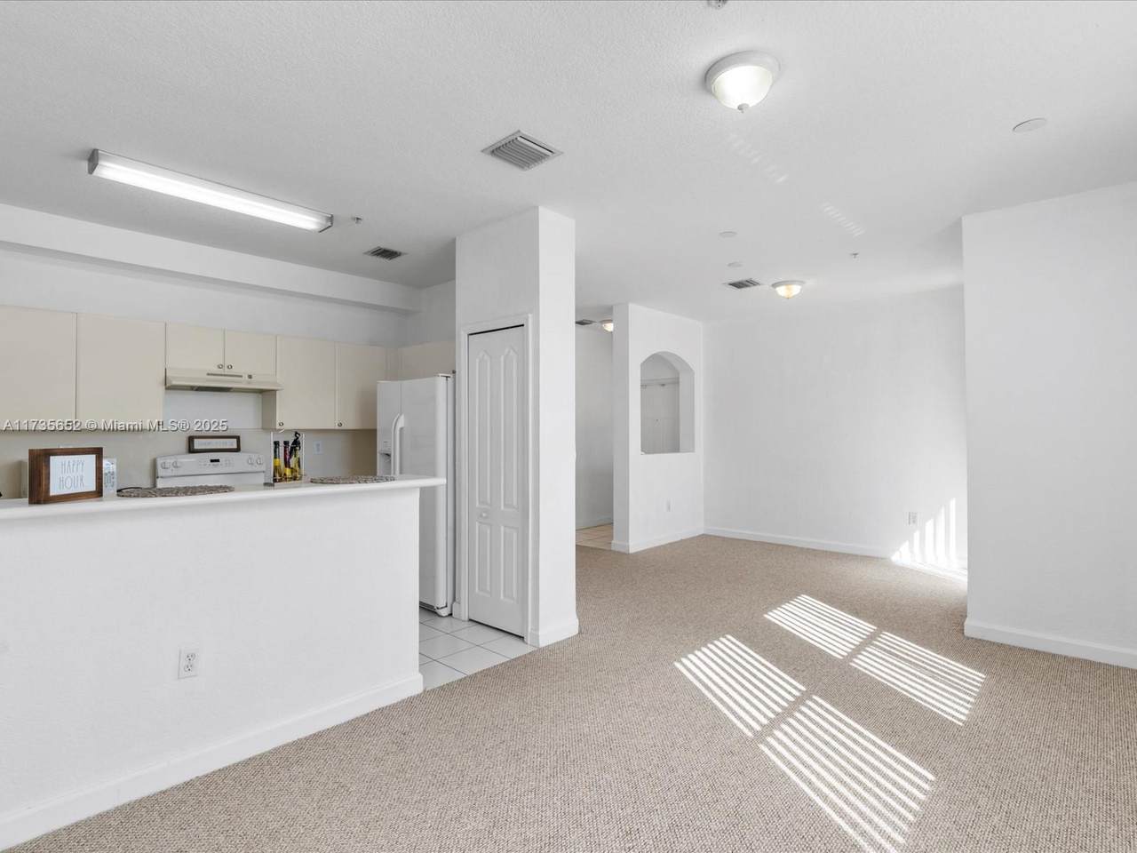 120 Jacaranda Country Club Dr - Photo 1