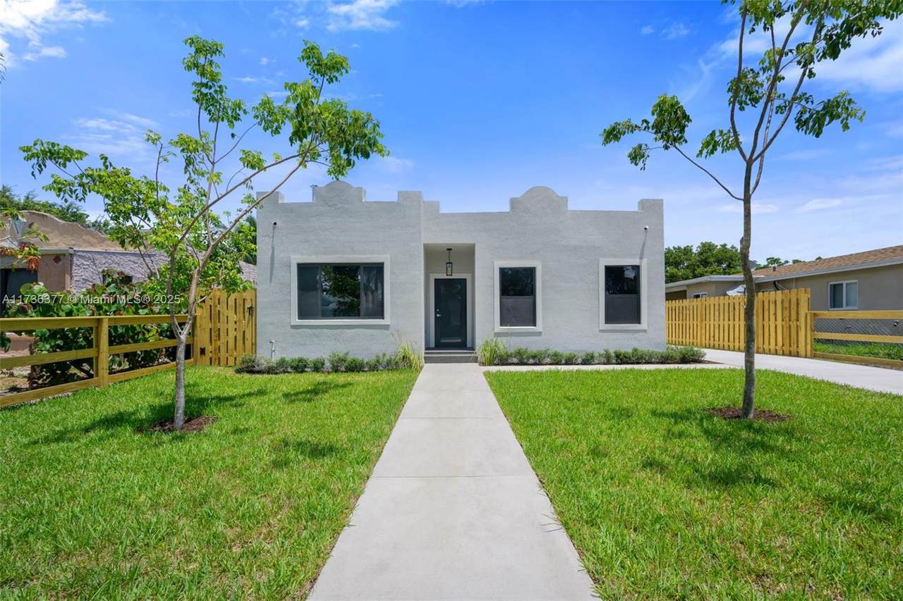 619 35th St - Photo 1