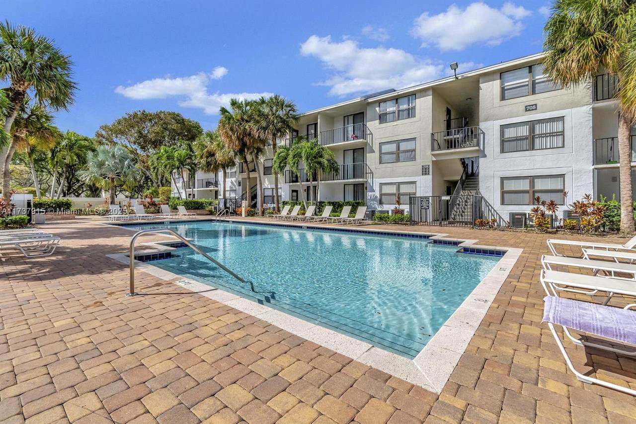 752 Executive Center Dr - Photo 1