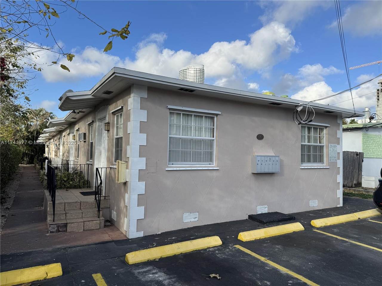 441 10th St - Photo 1