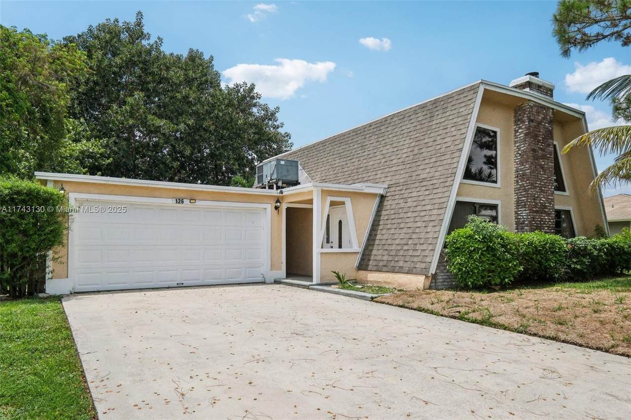 126 Barcelona Dr - Photo 1