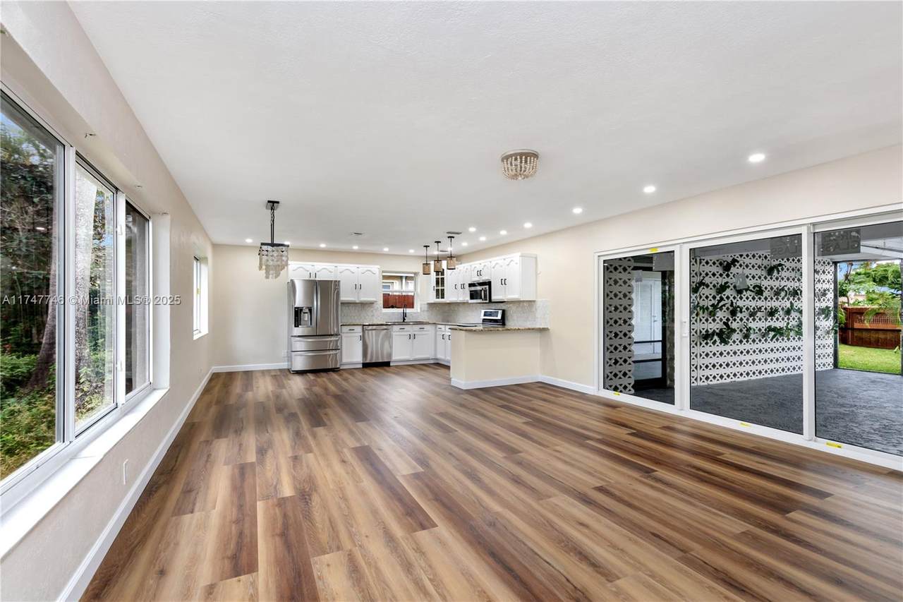 1507 Harding St - Photo 1