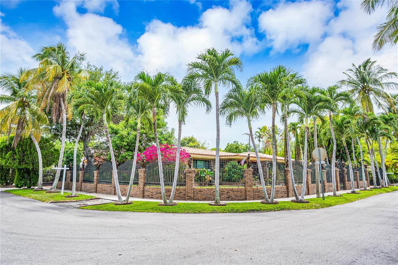 110 Shore Dr W - Photo 1