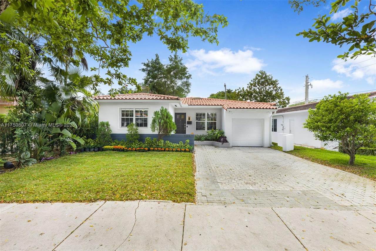 1556 Palermo Ave - Photo 1