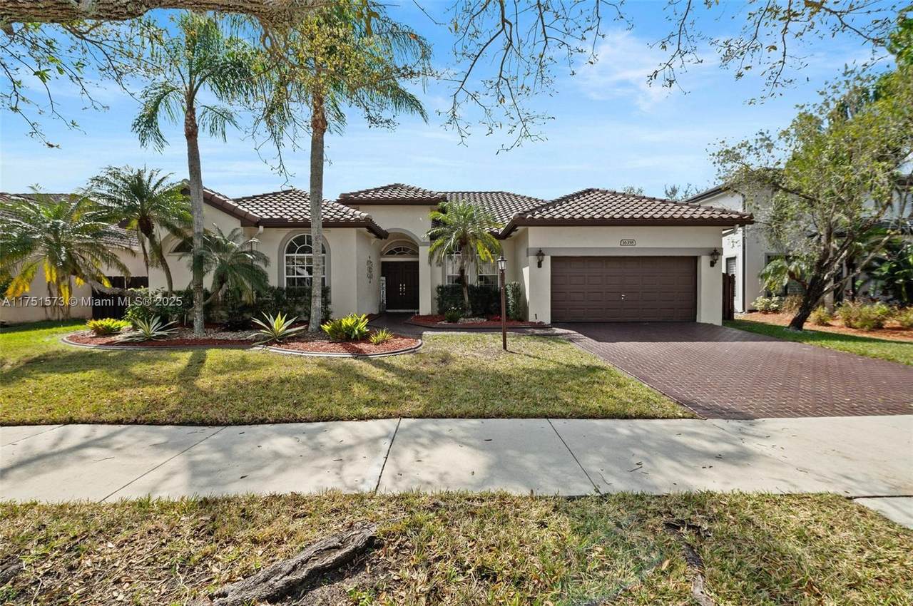 16358 Mariposa Cir S - Photo 1