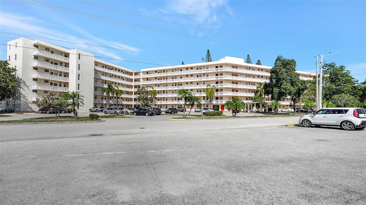 2905 Point East Dr - Photo 1