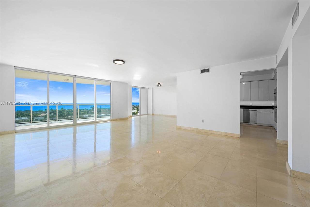 20201 Country Club Dr - Photo 1