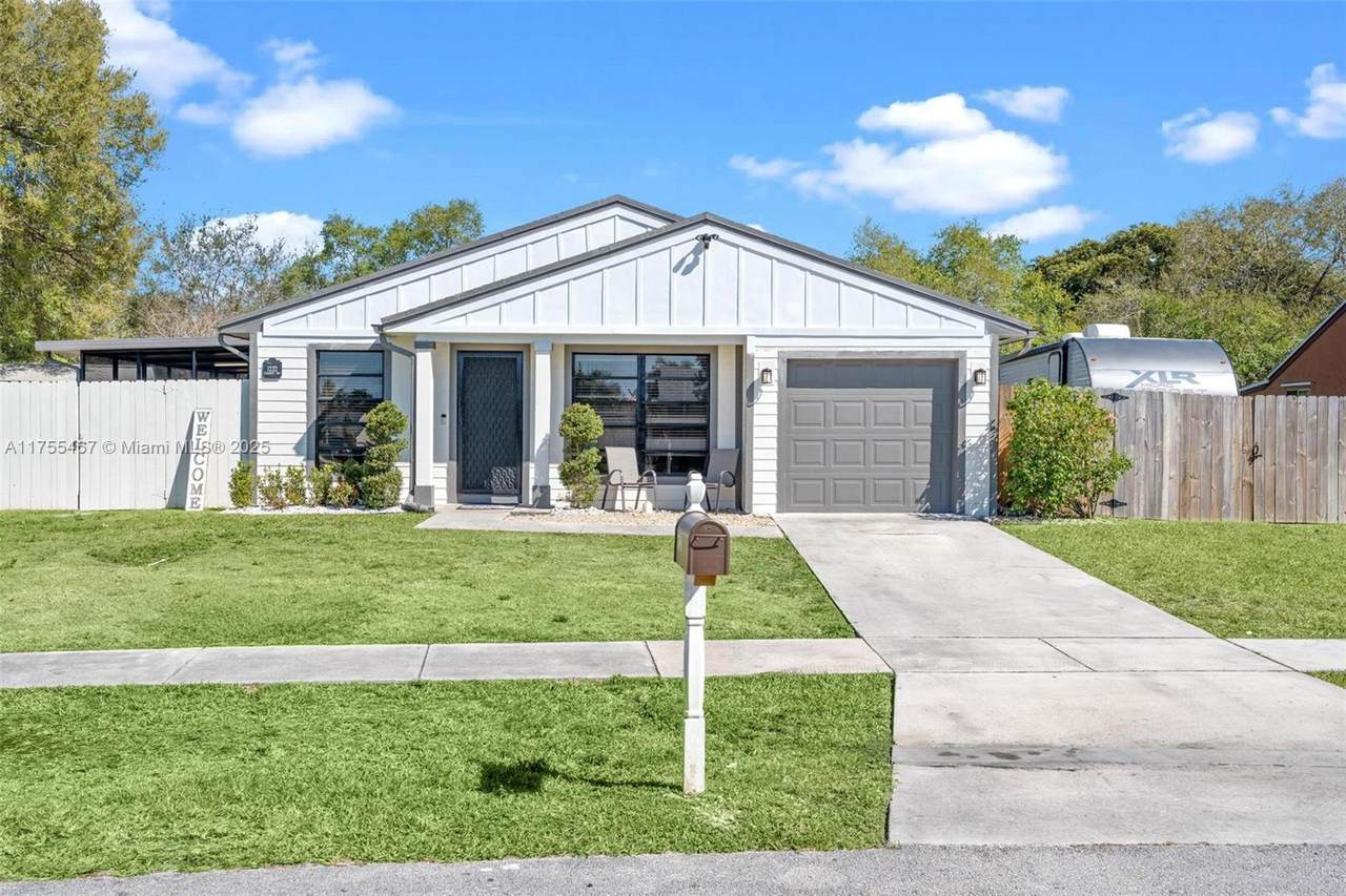 1222 Stardust Way - Photo 1
