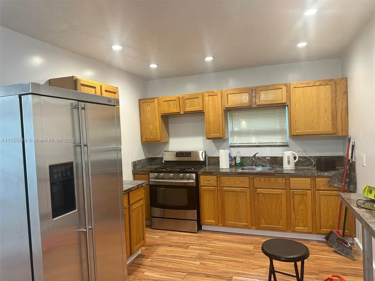 226 11th St - Photo 1