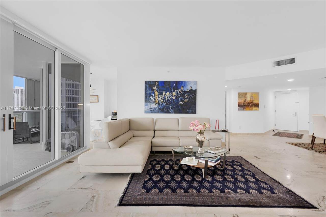 21055 Yacht Club Dr - Photo 1