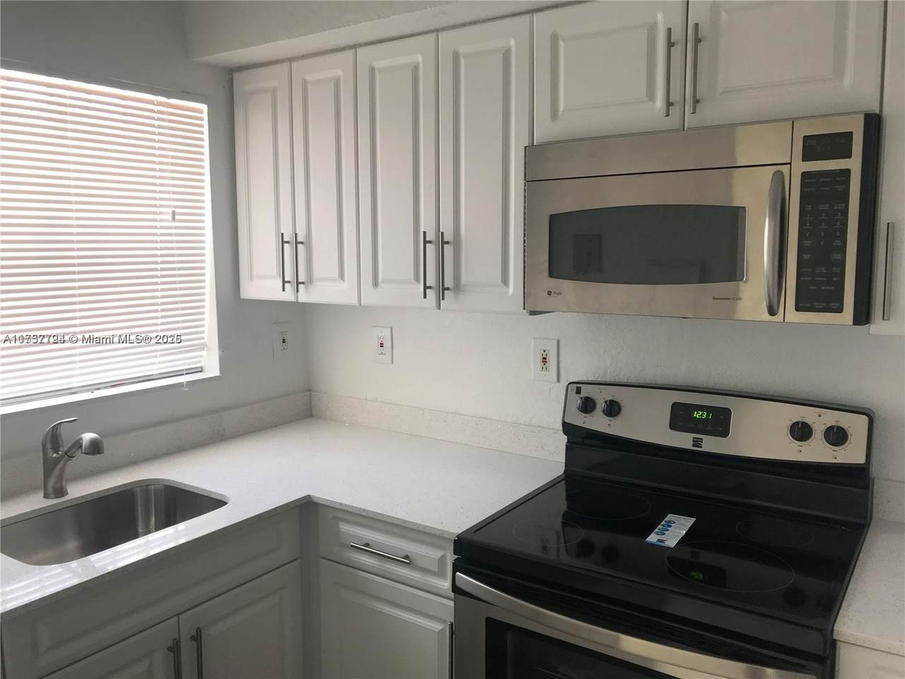 8463 4th Ct - Photo 1