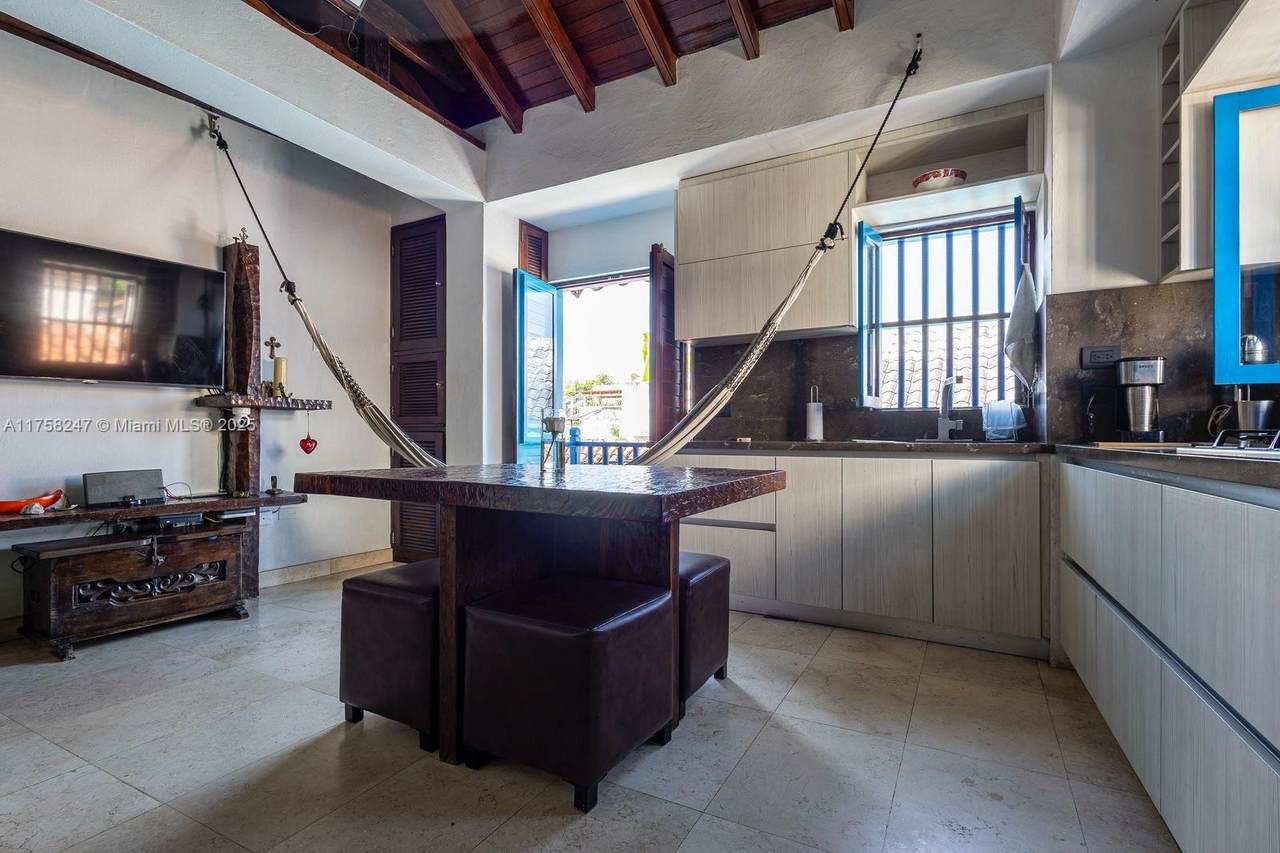 37-31 Calle De Los 7 Infantes - Photo 1