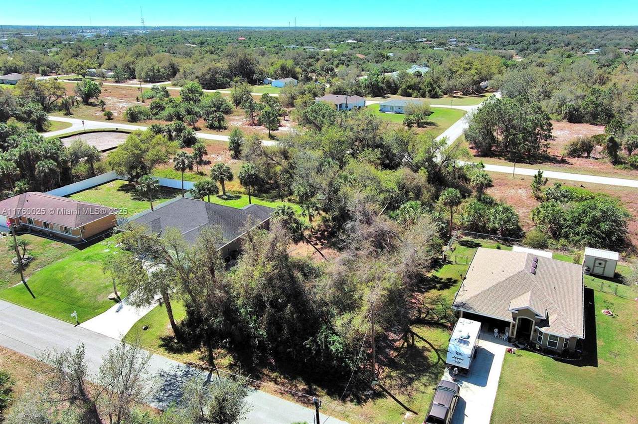 205 Ferdon Cir - Photo 1