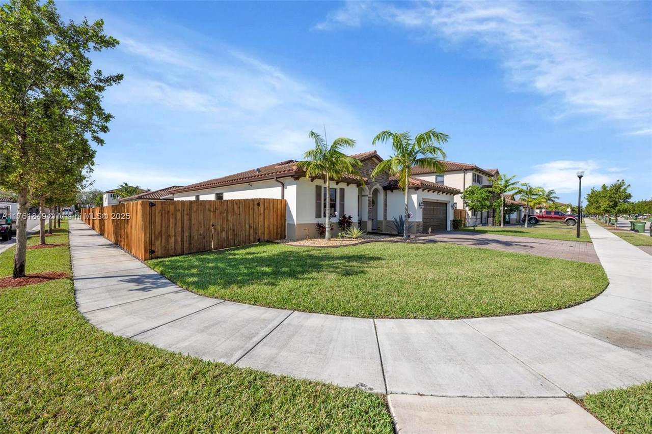 https://bt-photos.global.ssl.fastly.net/miami/1280_boomver_1_A11761849-2.jpg