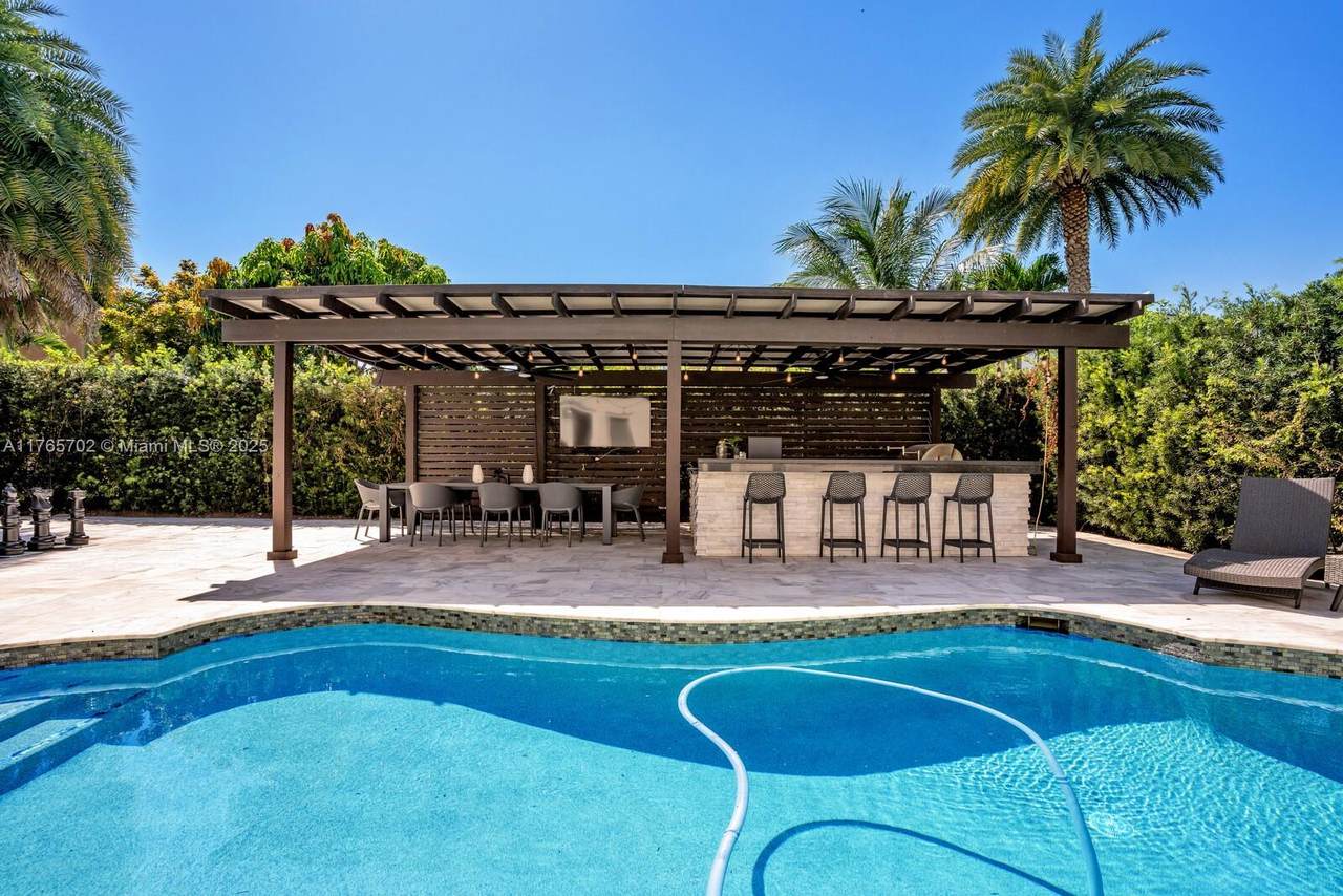 https://bt-photos.global.ssl.fastly.net/miami/1280_boomver_1_A11765702-2.jpg