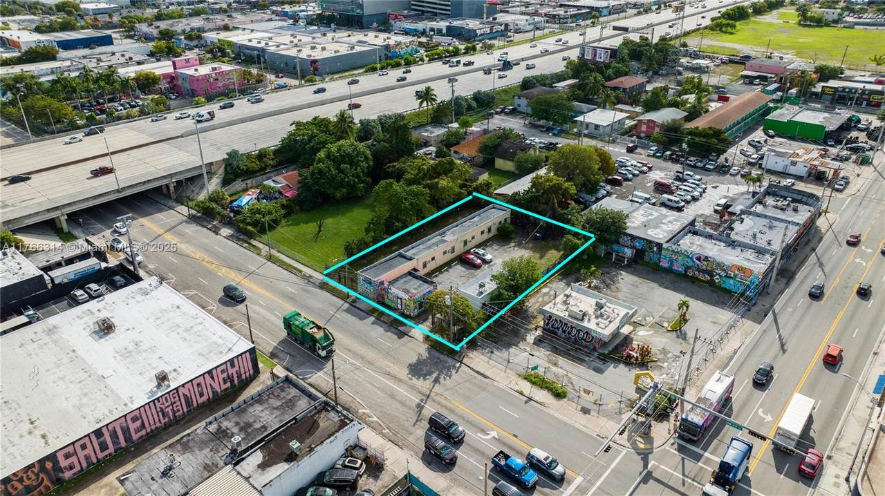 660,662,664 29th St - Photo 1