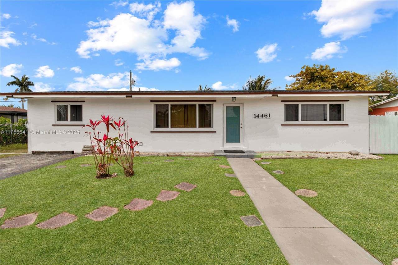 14461 285th St - Photo 1