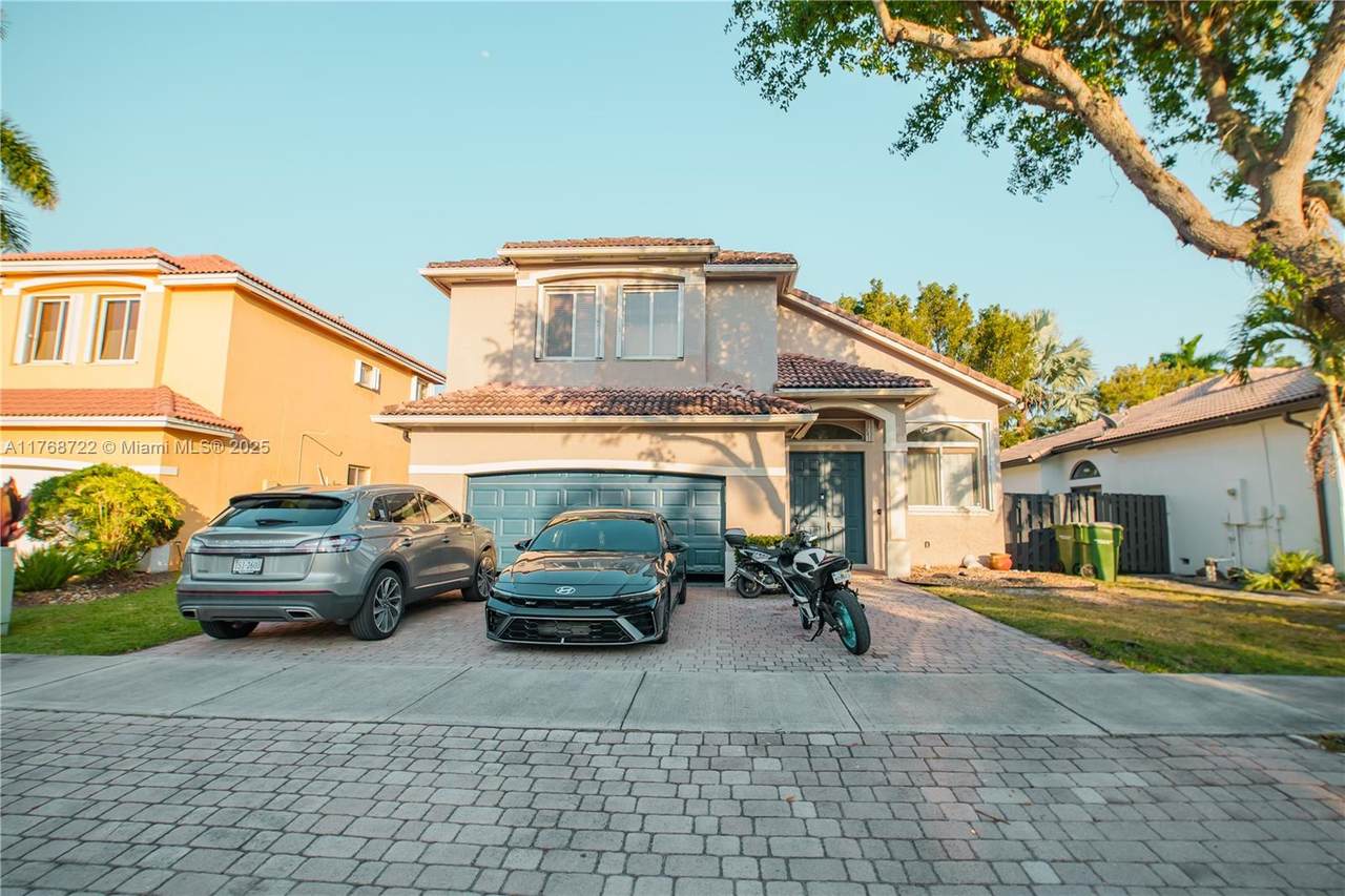1861 Se 19th Ave - Photo 1