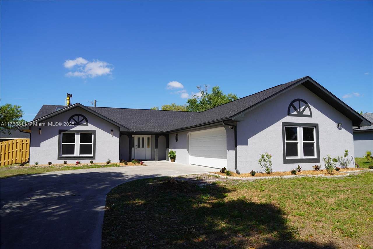 563 Presque Isle Dr - Photo 1