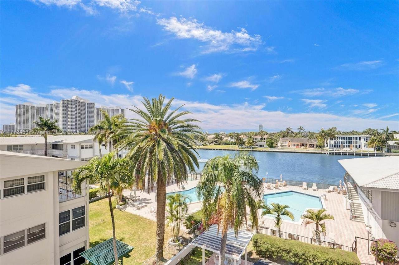 3113 Ocean Dr - Photo 1