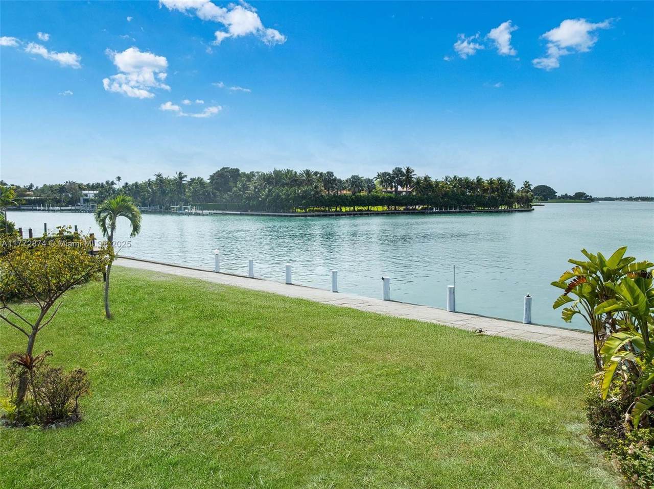 9224 Bay Dr - Photo 1