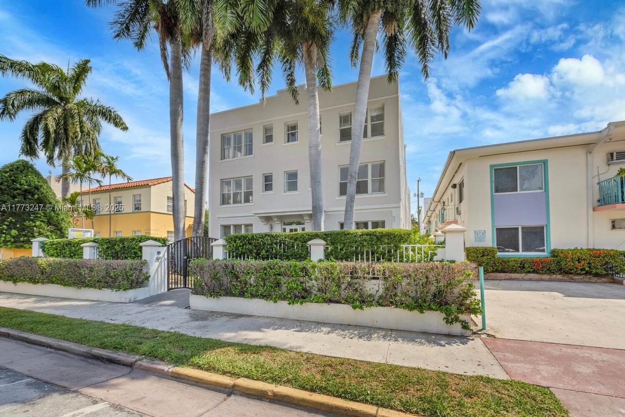 1027 Pennsylvania Ave - Photo 1