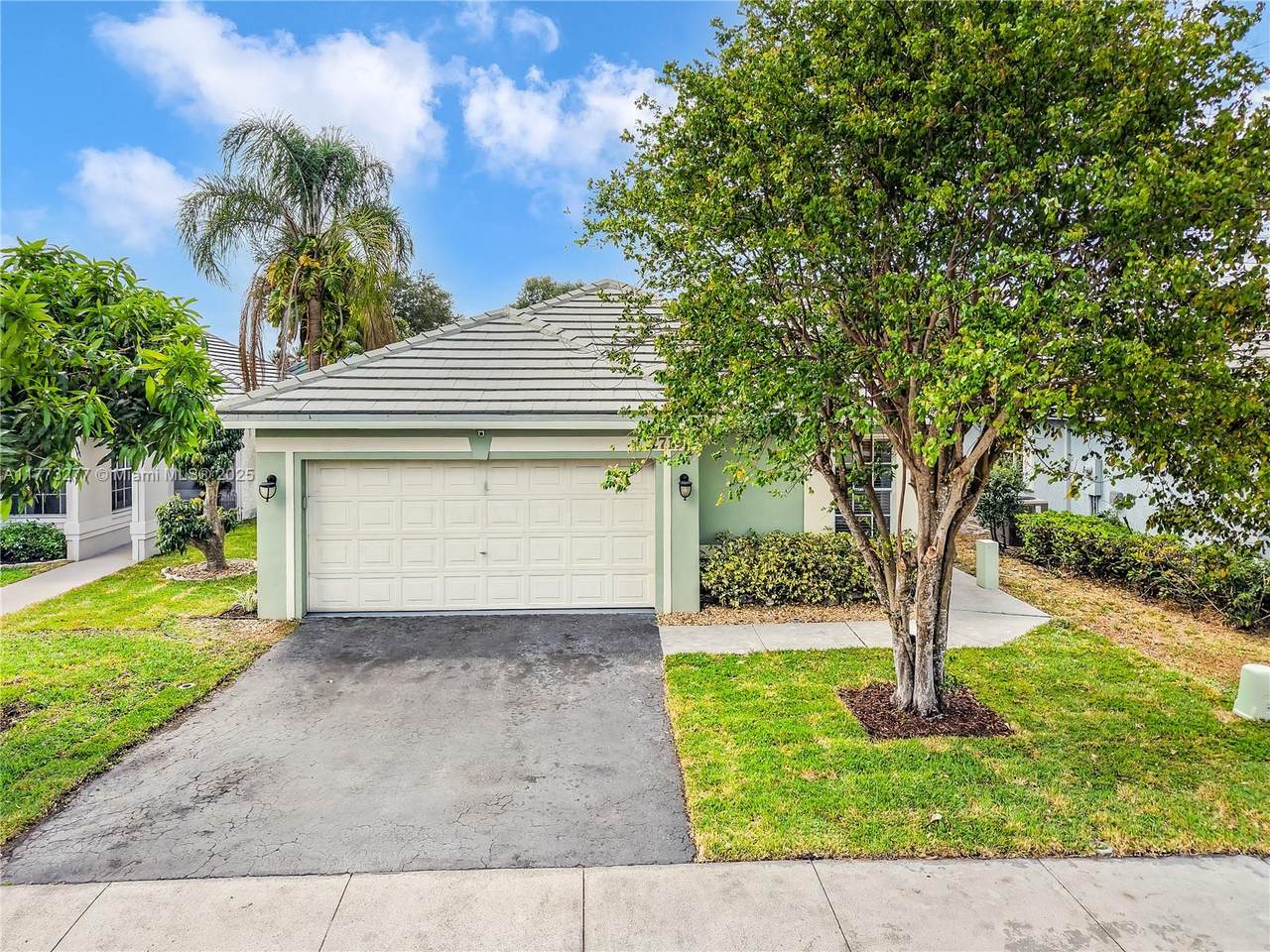 2719 Arrowwood Ct - Photo 1
