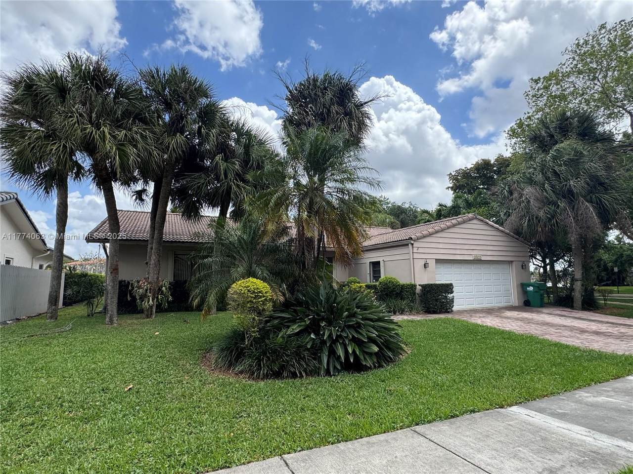 14679 Glencairn Rd - Photo 1