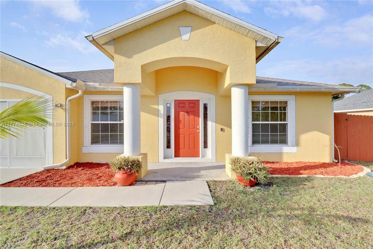 2949 Buccaneer Cir - Photo 1