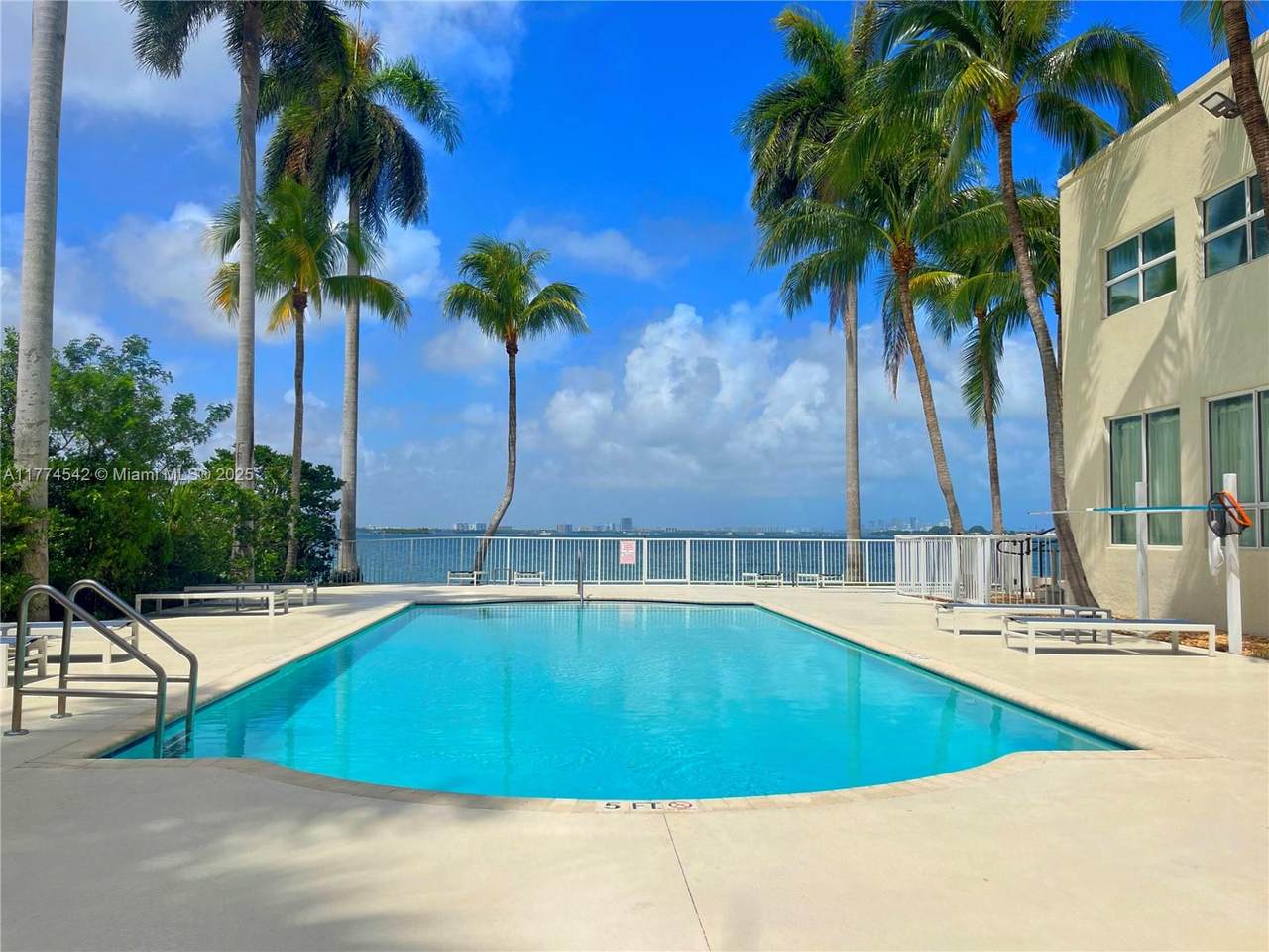 https://bt-photos.global.ssl.fastly.net/miami/1280_boomver_1_A11774542-2.jpg