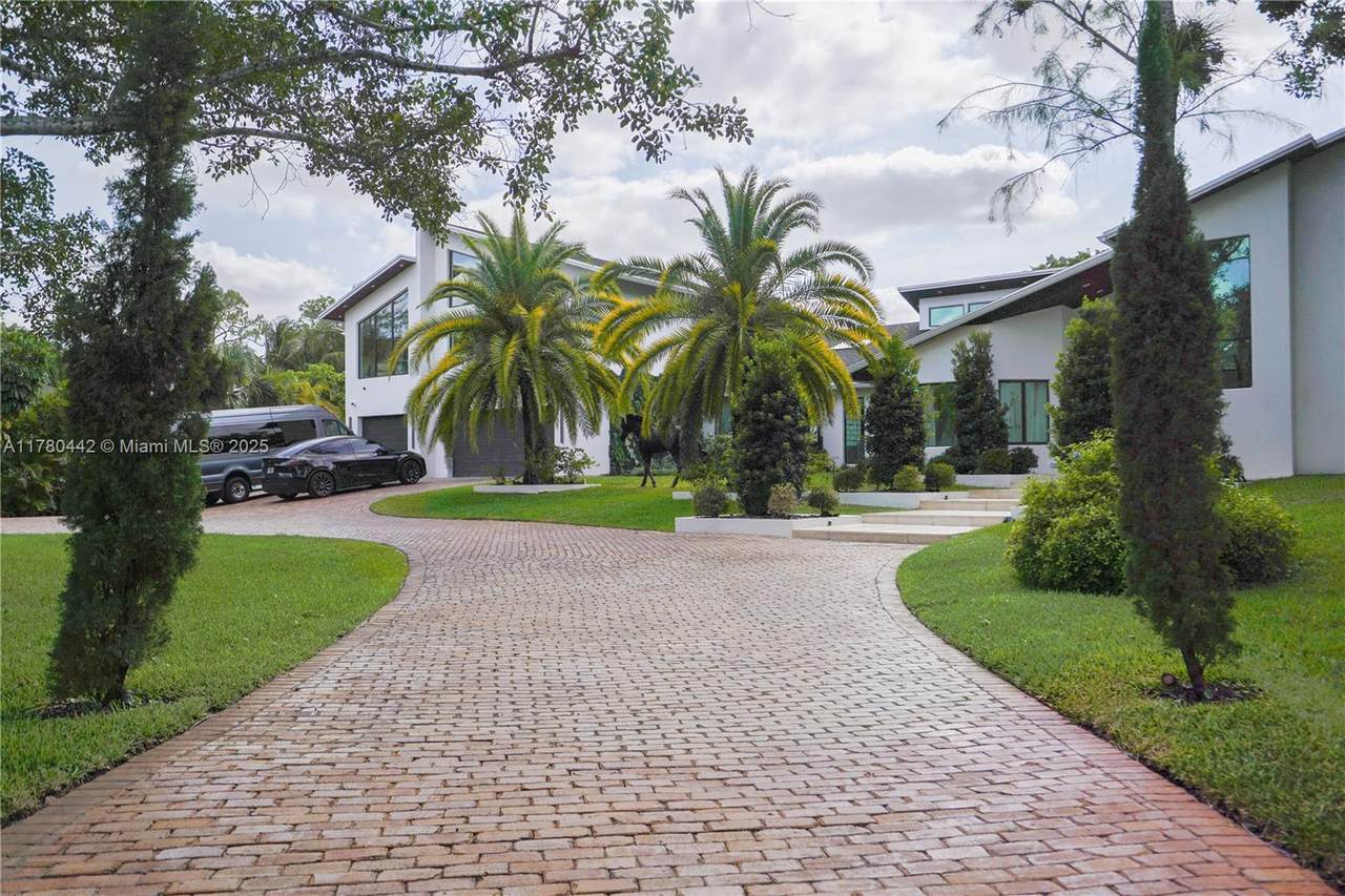 https://bt-photos.global.ssl.fastly.net/miami/1280_boomver_1_A11780442-2.jpg