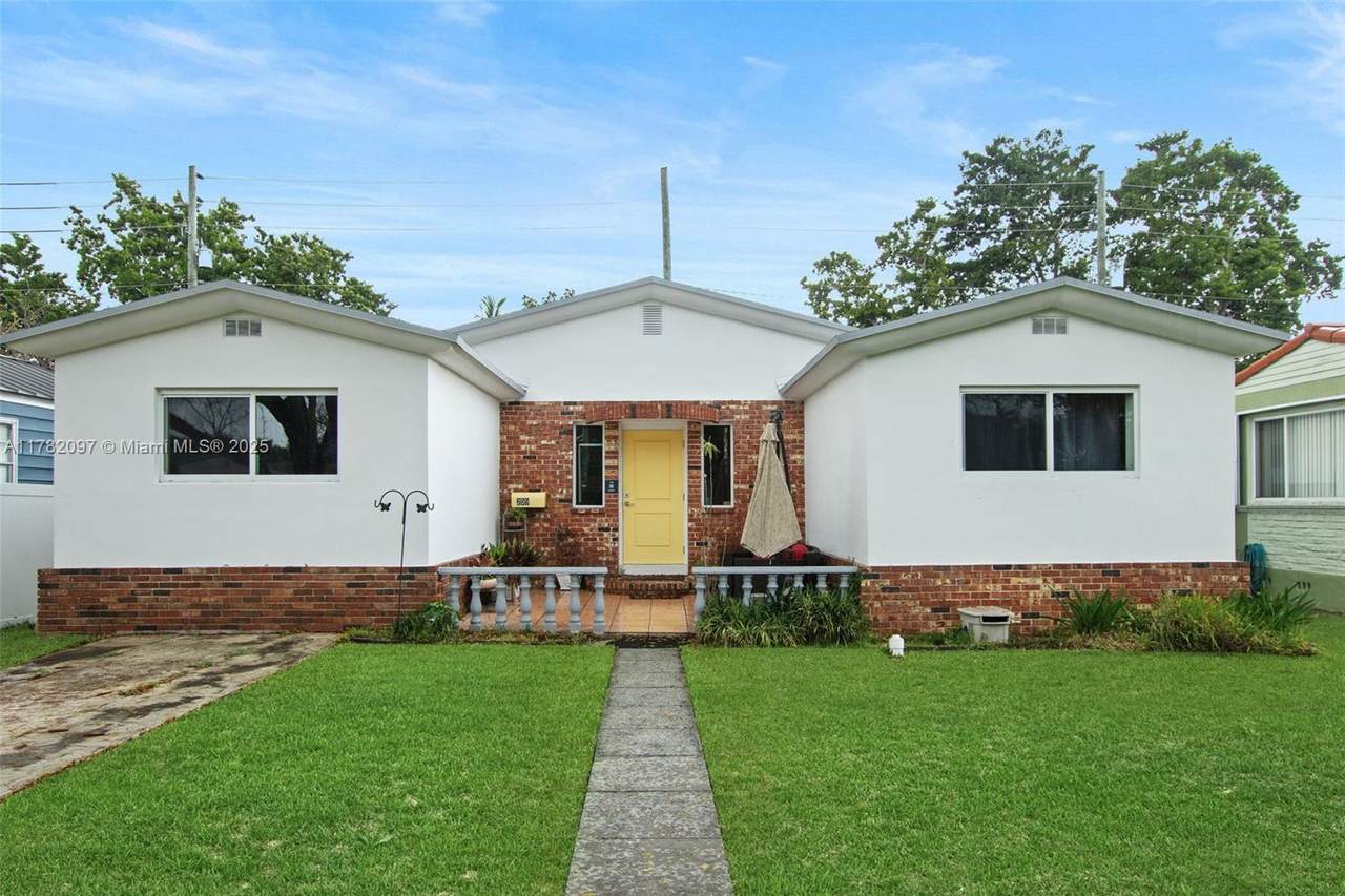 259 Nahkoda Dr - Photo 1